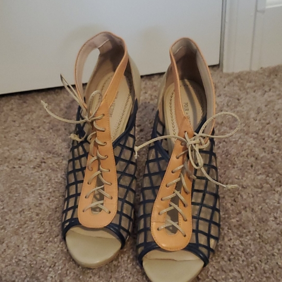 High Heals - Picture 1 of 3